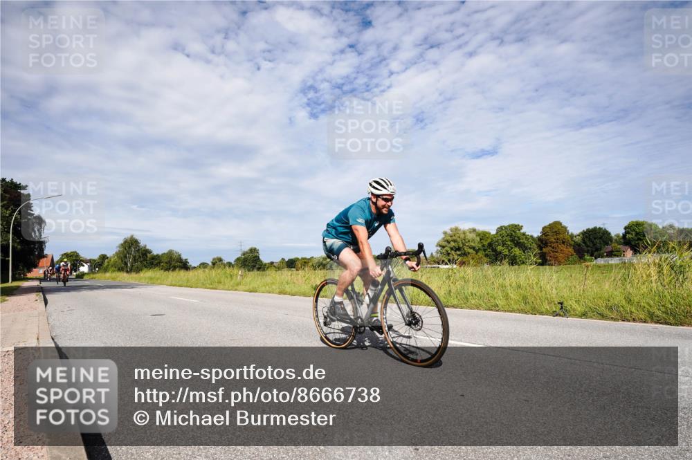31.08.2025 - Elbe Triathlon Hamburg Michael Burmester http://msf.ph/oto/8666738 31.08.2025 10:36:03 Radfahren 760, 781, 828, 911, 915, 1199, 1217, 1229, 1242 meine-sportfotos.de