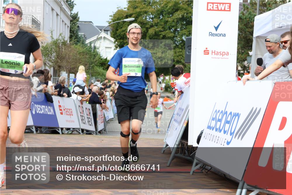31.08.2025 - 21. Blankeneser Heldenlauf Strokosch-Dieckow http://msf.ph/oto/8666741 31.08.2025 10:58:03 Ziel 3389, 3460, 3425, 3387 meine-sportfotos.de