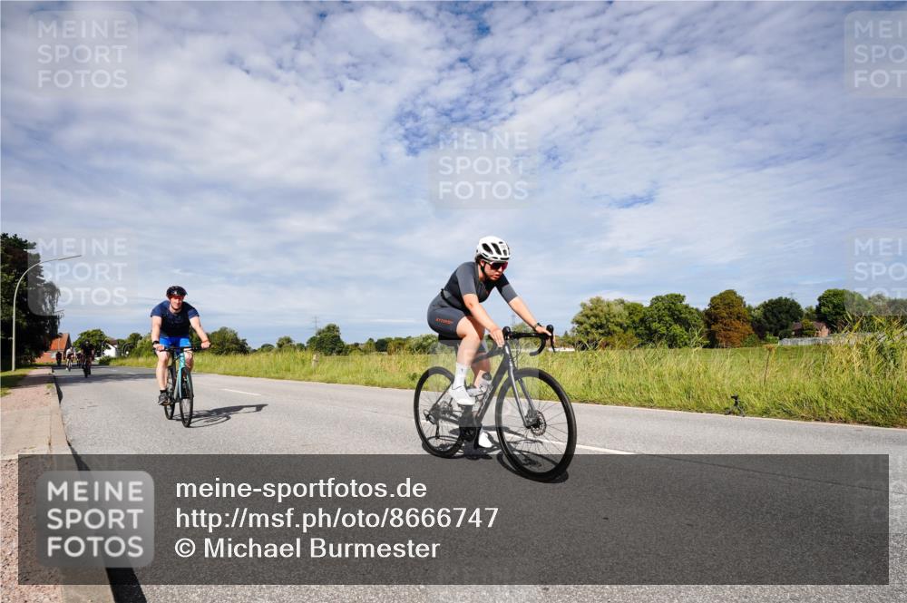 31.08.2025 - Elbe Triathlon Hamburg Michael Burmester http://msf.ph/oto/8666747 31.08.2025 10:36:10 Radfahren 781, 807, 828, 915, 1000, 1001, 1217, 1245 meine-sportfotos.de