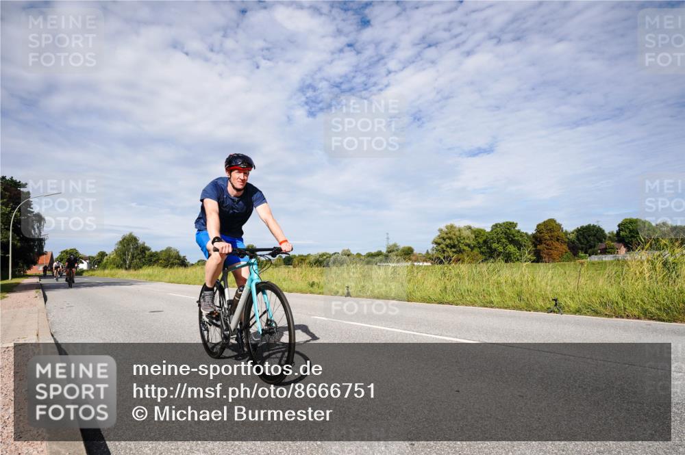 31.08.2025 - Elbe Triathlon Hamburg Michael Burmester http://msf.ph/oto/8666751 31.08.2025 10:36:11 Radfahren 781, 807, 828, 1000, 1001, 1009, 1217, 1245 meine-sportfotos.de