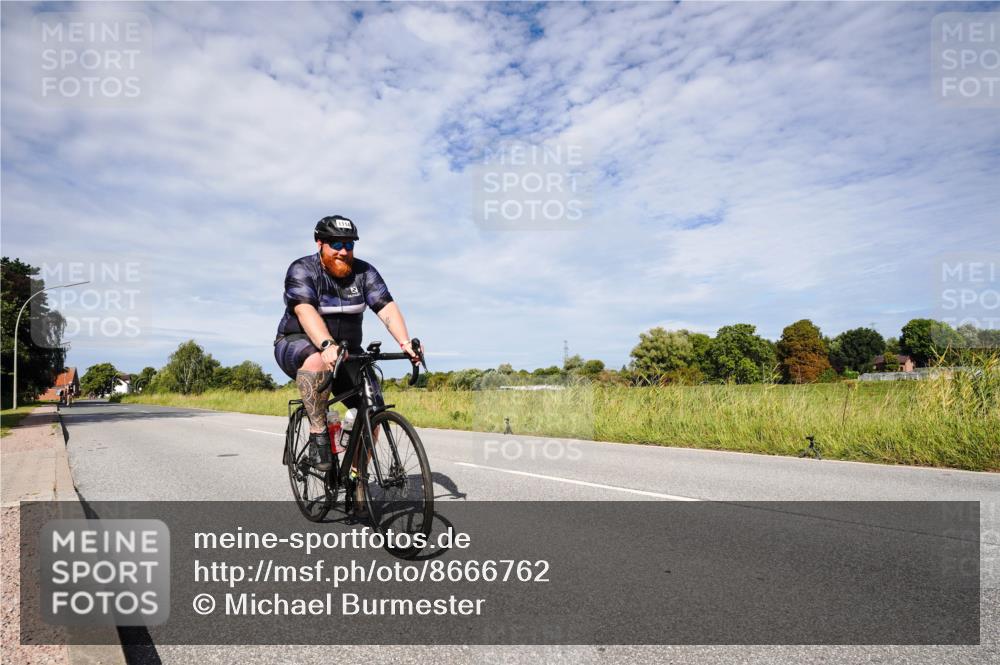 31.08.2025 - Elbe Triathlon Hamburg Michael Burmester http://msf.ph/oto/8666762 31.08.2025 10:36:19 Radfahren 681, 1009, 1114 meine-sportfotos.de