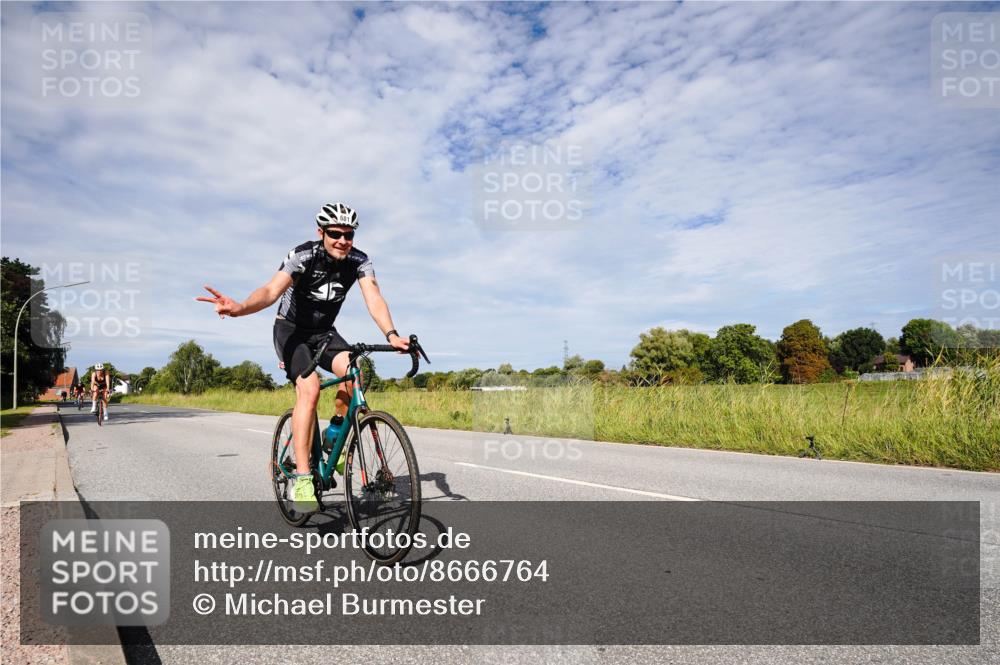 31.08.2025 - Elbe Triathlon Hamburg Michael Burmester http://msf.ph/oto/8666764 31.08.2025 10:36:25 Radfahren 681, 877, 1012 meine-sportfotos.de
