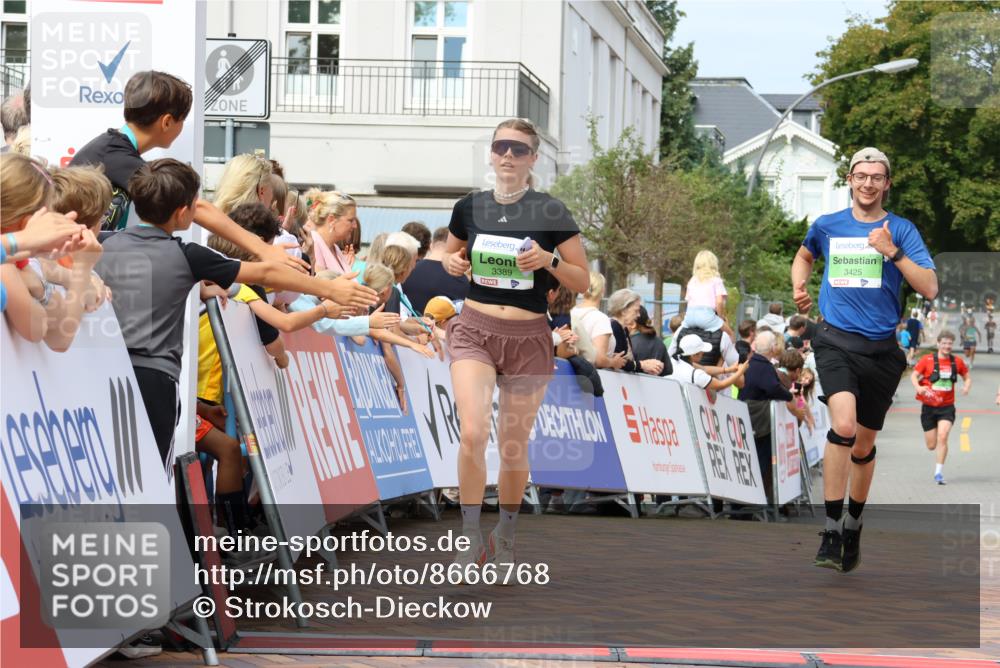 31.08.2025 - 21. Blankeneser Heldenlauf Strokosch-Dieckow http://msf.ph/oto/8666768 31.08.2025 10:58:02 Ziel 3389, 3460, 3425 meine-sportfotos.de