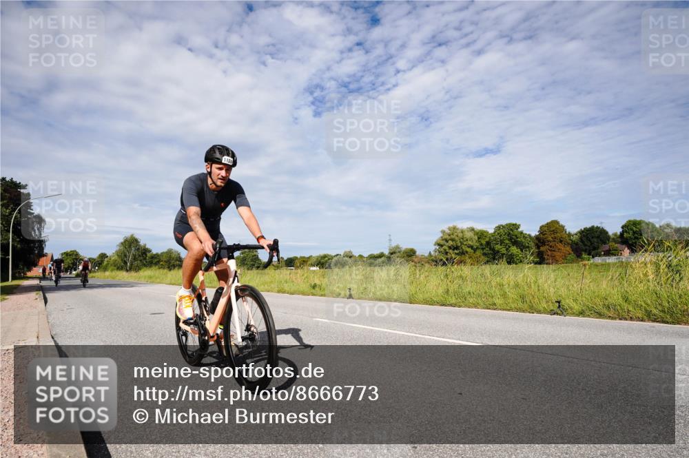 31.08.2025 - Elbe Triathlon Hamburg Michael Burmester http://msf.ph/oto/8666773 31.08.2025 10:36:38 Radfahren 920, 1024, 1042, 1113, 1159, 1222 meine-sportfotos.de