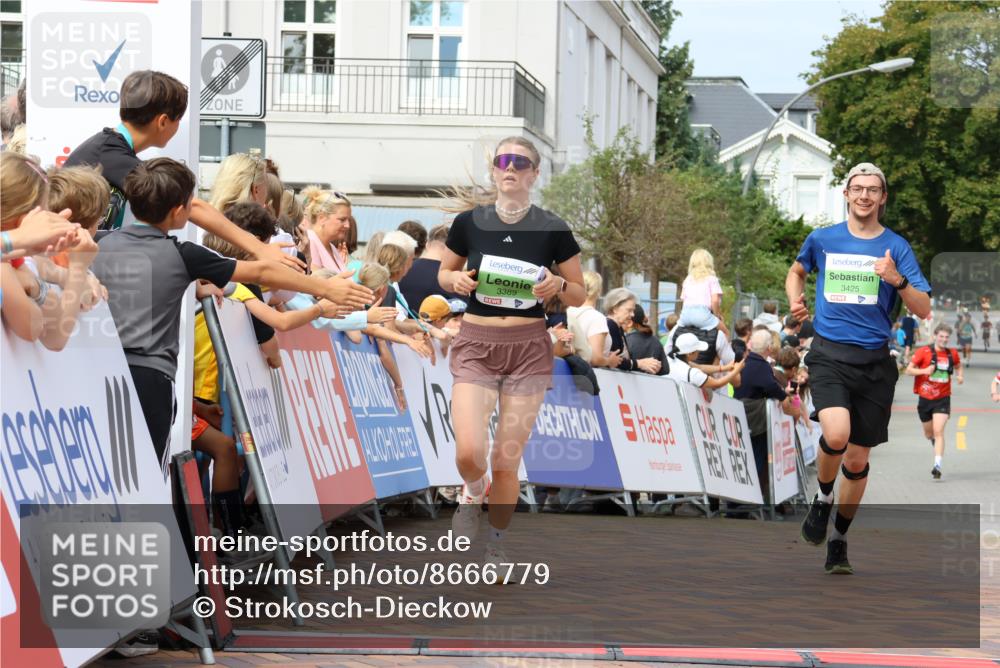 31.08.2025 - 21. Blankeneser Heldenlauf Strokosch-Dieckow http://msf.ph/oto/8666779 31.08.2025 10:58:02 Ziel 3389, 3460, 3425 meine-sportfotos.de