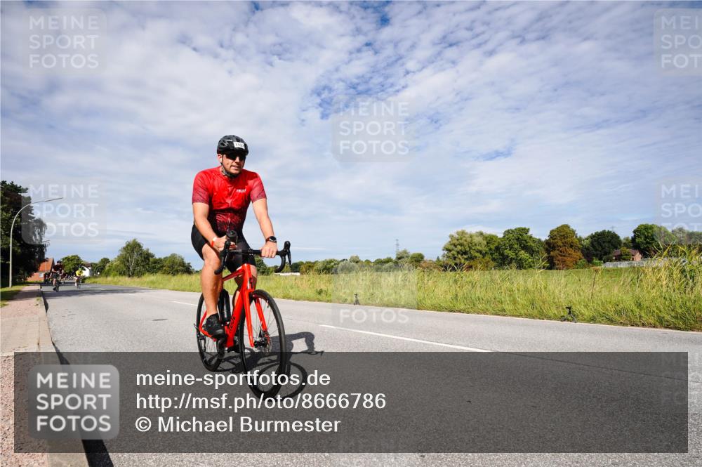 31.08.2025 - Elbe Triathlon Hamburg Michael Burmester http://msf.ph/oto/8666786 31.08.2025 10:36:46 Radfahren 920, 963, 983, 998, 1067, 1124, 1135, 1137 meine-sportfotos.de