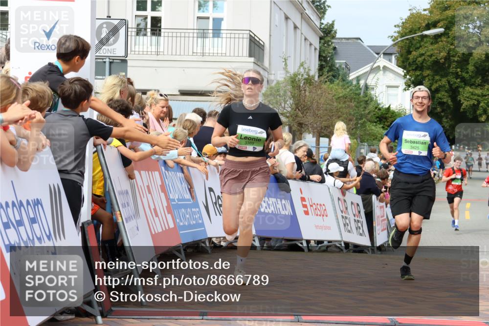 31.08.2025 - 21. Blankeneser Heldenlauf Strokosch-Dieckow http://msf.ph/oto/8666789 31.08.2025 10:58:02 Ziel 3389, 3460, 3425 meine-sportfotos.de