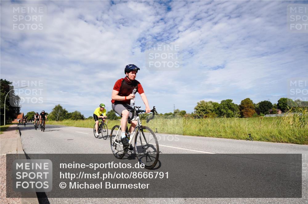 31.08.2025 - Elbe Triathlon Hamburg Michael Burmester http://msf.ph/oto/8666791 31.08.2025 10:36:49 Radfahren 963, 983, 998, 1056, 1067, 1124, 1135, 1137, 1178 meine-sportfotos.de