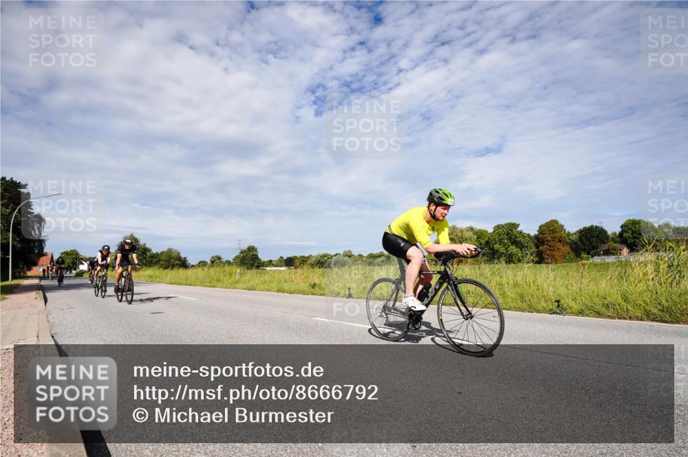 31.08.2025 - Elbe Triathlon Hamburg Michael Burmester http://msf.ph/oto/8666792 31.08.2025 10:36:50 Radfahren 963, 983, 998, 1056, 1067, 1124, 1135, 1178 meine-sportfotos.de