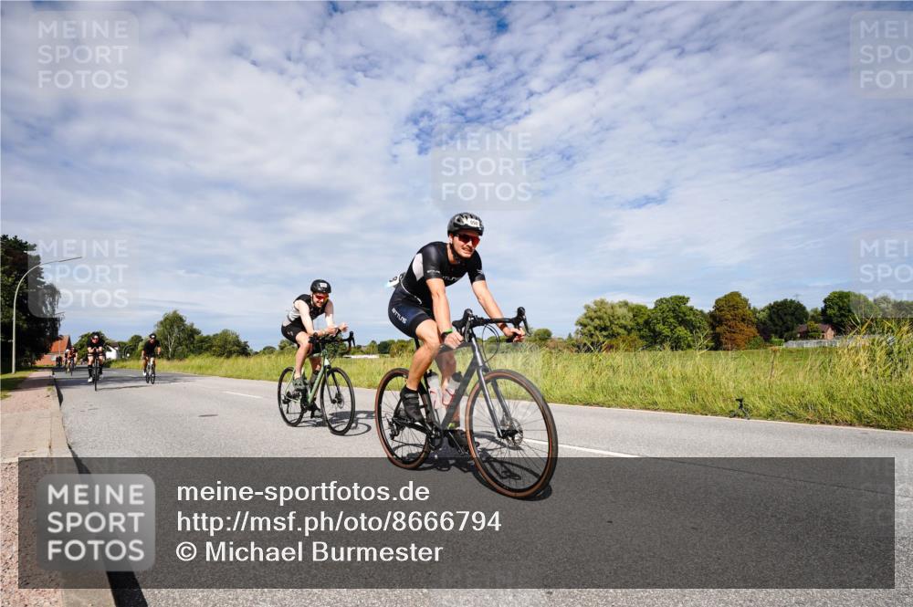 31.08.2025 - Elbe Triathlon Hamburg Michael Burmester http://msf.ph/oto/8666794 31.08.2025 10:36:51 Radfahren 953, 963, 983, 998, 1056, 1067, 1124, 1135, 1178 meine-sportfotos.de