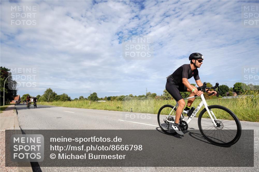 31.08.2025 - Elbe Triathlon Hamburg Michael Burmester http://msf.ph/oto/8666798 31.08.2025 10:36:53 Radfahren 892, 953, 963, 983, 998, 1056, 1067, 1178 meine-sportfotos.de