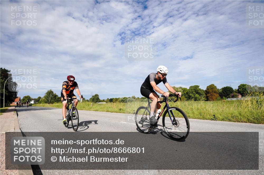 31.08.2025 - Elbe Triathlon Hamburg Michael Burmester http://msf.ph/oto/8666801 31.08.2025 10:36:55 Radfahren 810, 892, 939, 953, 963, 983, 1056, 1085, 1178, 1194 meine-sportfotos.de