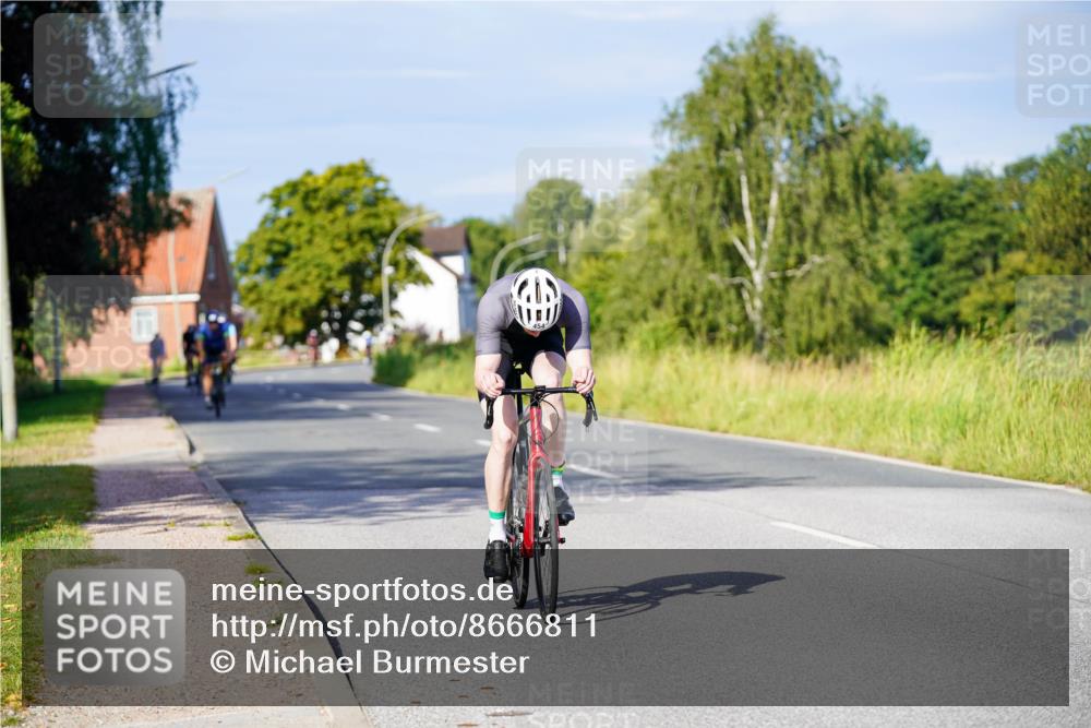 31.08.2025 - Elbe Triathlon Hamburg Michael Burmester http://msf.ph/oto/8666811 31.08.2025 09:38:30 Radfahren 454, 507, 574, 701 meine-sportfotos.de
