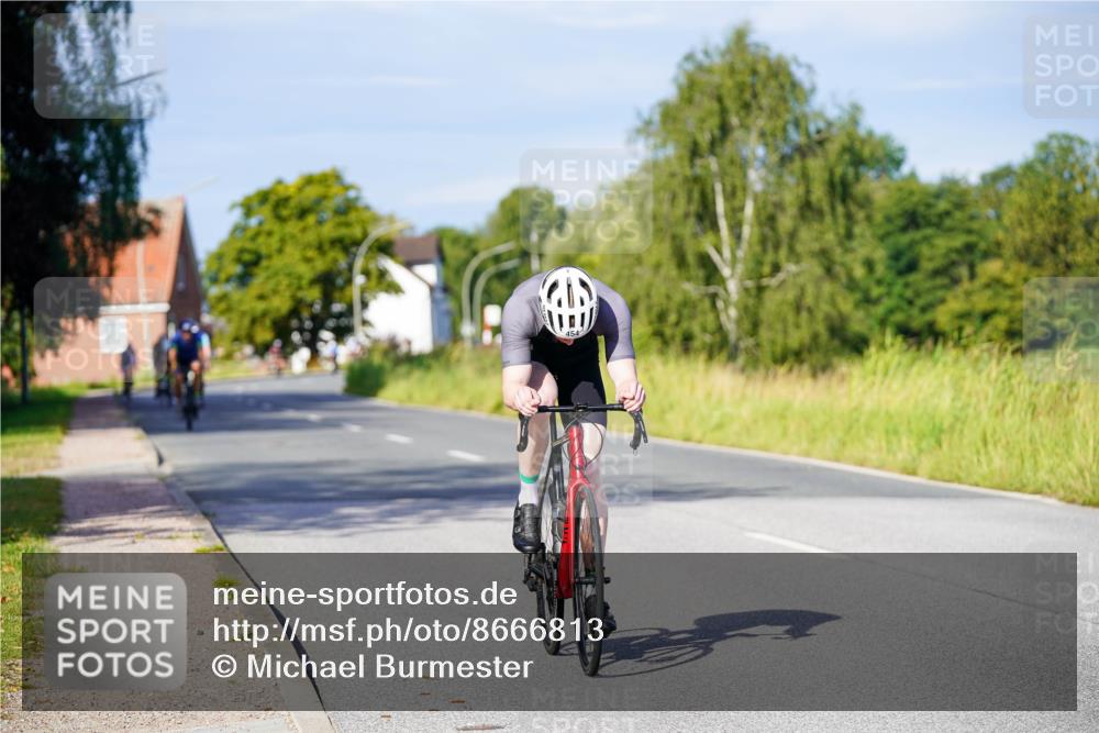31.08.2025 - Elbe Triathlon Hamburg Michael Burmester http://msf.ph/oto/8666813 31.08.2025 09:38:30 Radfahren 454, 507, 574, 701 meine-sportfotos.de