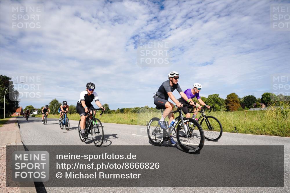 31.08.2025 - Elbe Triathlon Hamburg Michael Burmester http://msf.ph/oto/8666826 31.08.2025 10:37:13 Radfahren 808, 822, 880, 931, 984, 989, 1052, 1063, 1086, 1192, 1304 meine-sportfotos.de