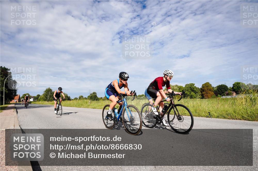 31.08.2025 - Elbe Triathlon Hamburg Michael Burmester http://msf.ph/oto/8666830 31.08.2025 10:37:13 Radfahren 808, 822, 880, 931, 984, 989, 1052, 1063, 1086, 1192, 1304 meine-sportfotos.de