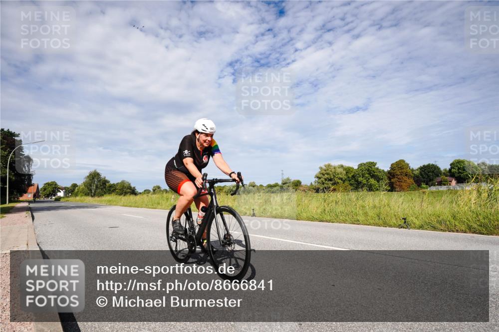 31.08.2025 - Elbe Triathlon Hamburg Michael Burmester http://msf.ph/oto/8666841 31.08.2025 10:37:25 Radfahren 907, 974 meine-sportfotos.de