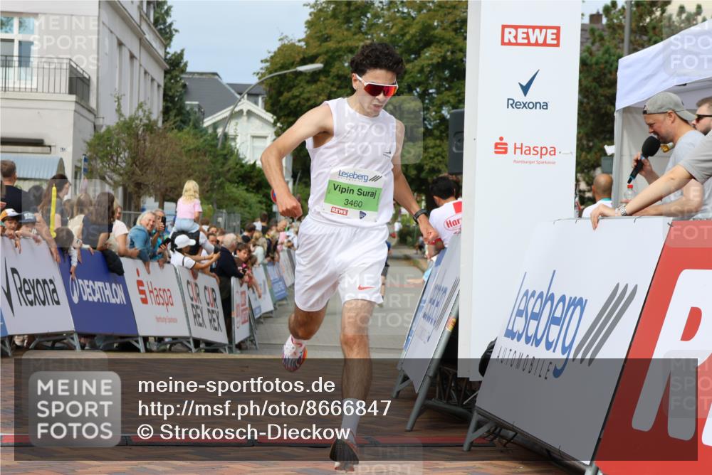 31.08.2025 - 21. Blankeneser Heldenlauf Strokosch-Dieckow http://msf.ph/oto/8666847 31.08.2025 10:57:55 Ziel 3421, 3460, 3539 meine-sportfotos.de