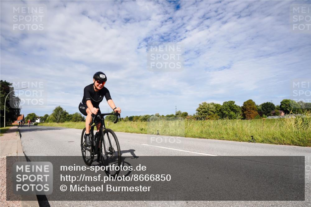 31.08.2025 - Elbe Triathlon Hamburg Michael Burmester http://msf.ph/oto/8666850 31.08.2025 10:37:43 Radfahren 902, 1133, 1287 meine-sportfotos.de