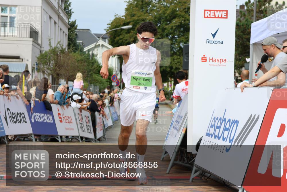 31.08.2025 - 21. Blankeneser Heldenlauf Strokosch-Dieckow http://msf.ph/oto/8666856 31.08.2025 10:57:55 Ziel 3421, 3460, 3539 meine-sportfotos.de