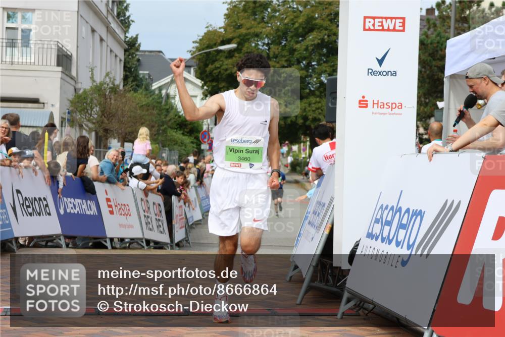 31.08.2025 - 21. Blankeneser Heldenlauf Strokosch-Dieckow http://msf.ph/oto/8666864 31.08.2025 10:57:55 Ziel 3421, 3460, 3539 meine-sportfotos.de