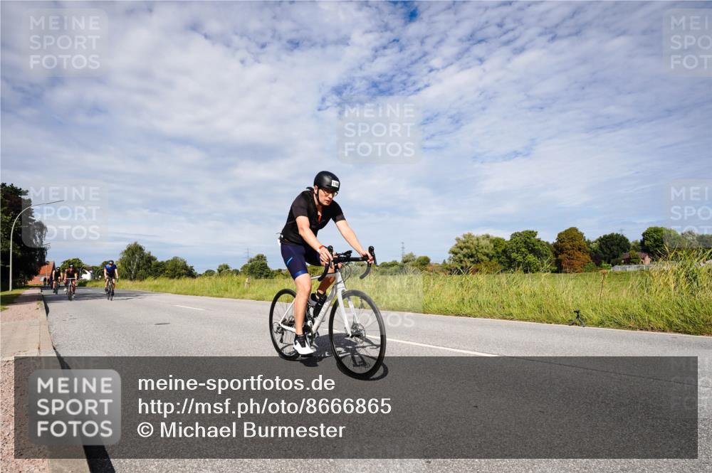 31.08.2025 - Elbe Triathlon Hamburg Michael Burmester http://msf.ph/oto/8666865 31.08.2025 10:37:59 Radfahren 950, 1051, 1070, 1088, 1166, 1315 meine-sportfotos.de