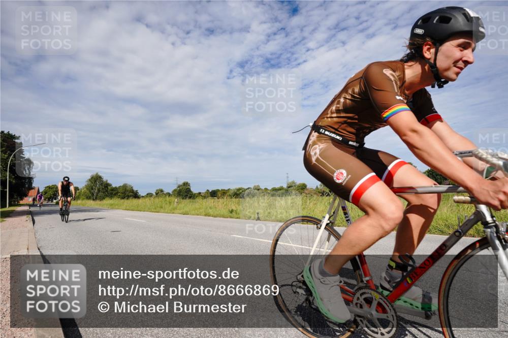 31.08.2025 - Elbe Triathlon Hamburg Michael Burmester http://msf.ph/oto/8666869 31.08.2025 10:38:02 Radfahren 950, 981, 1051, 1070, 1088, 1166, 1315 meine-sportfotos.de