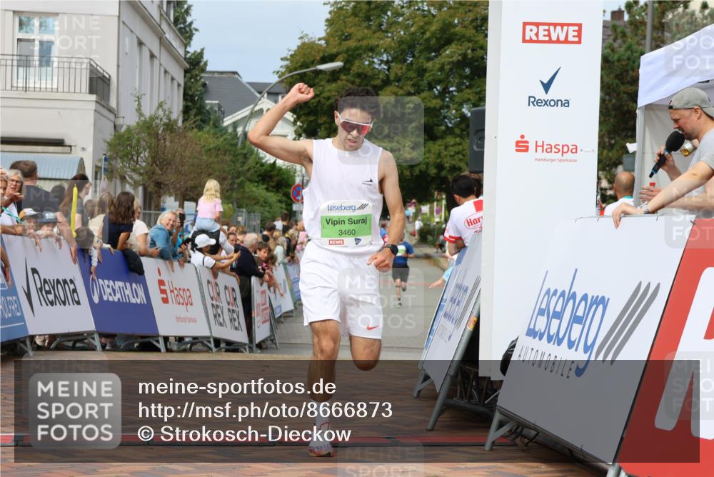 31.08.2025 - 21. Blankeneser Heldenlauf Strokosch-Dieckow http://msf.ph/oto/8666873 31.08.2025 10:57:55 Ziel 3421, 3460, 3539 meine-sportfotos.de