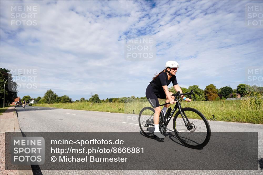 31.08.2025 - Elbe Triathlon Hamburg Michael Burmester http://msf.ph/oto/8666881 31.08.2025 10:38:10 Radfahren 879, 981, 1016, 1047, 1083 meine-sportfotos.de