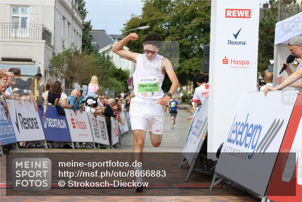 31.08.2025 - 21. Blankeneser Heldenlauf Strokosch-Dieckow http://msf.ph/oto/8666883 31.08.2025 10:57:55 Ziel 3421, 3460, 3539 meine-sportfotos.de