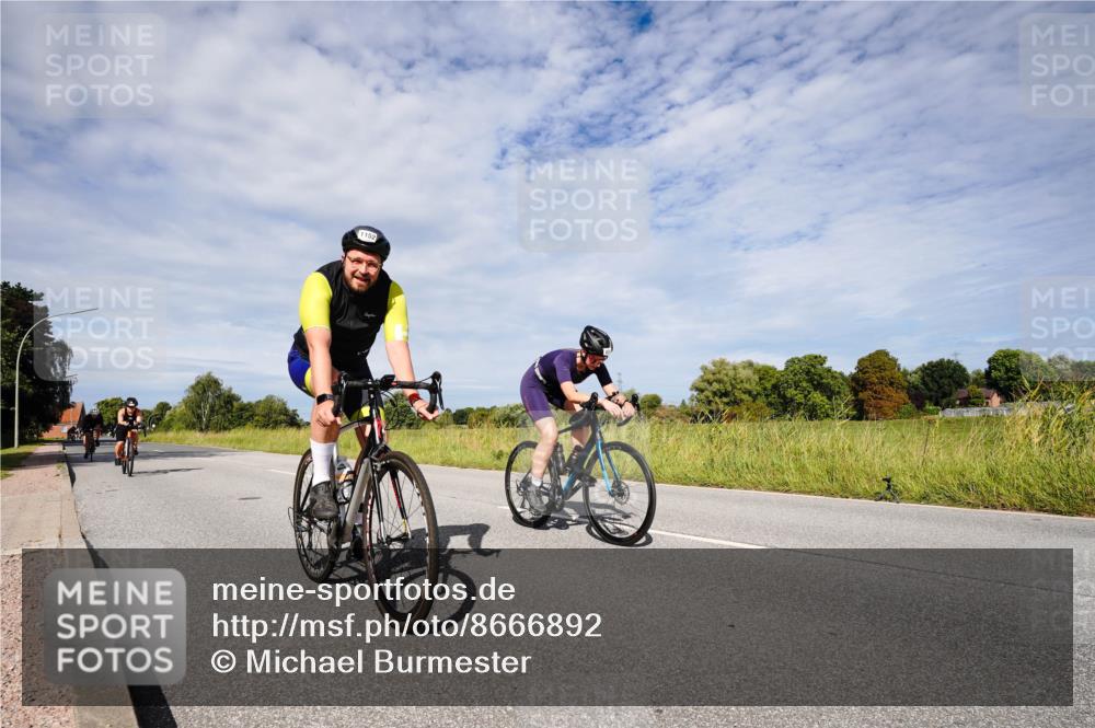 31.08.2025 - Elbe Triathlon Hamburg Michael Burmester http://msf.ph/oto/8666892 31.08.2025 10:38:19 Radfahren 824, 832, 844, 942, 965, 1047, 1048, 1106, 1152 meine-sportfotos.de