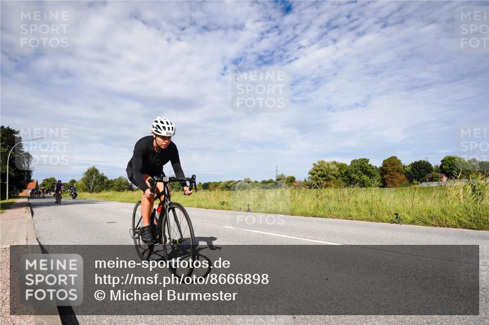 31.08.2025 - Elbe Triathlon Hamburg Michael Burmester http://msf.ph/oto/8666898 31.08.2025 10:38:21 Radfahren 824, 832, 844, 942, 965, 1048, 1106, 1152 meine-sportfotos.de