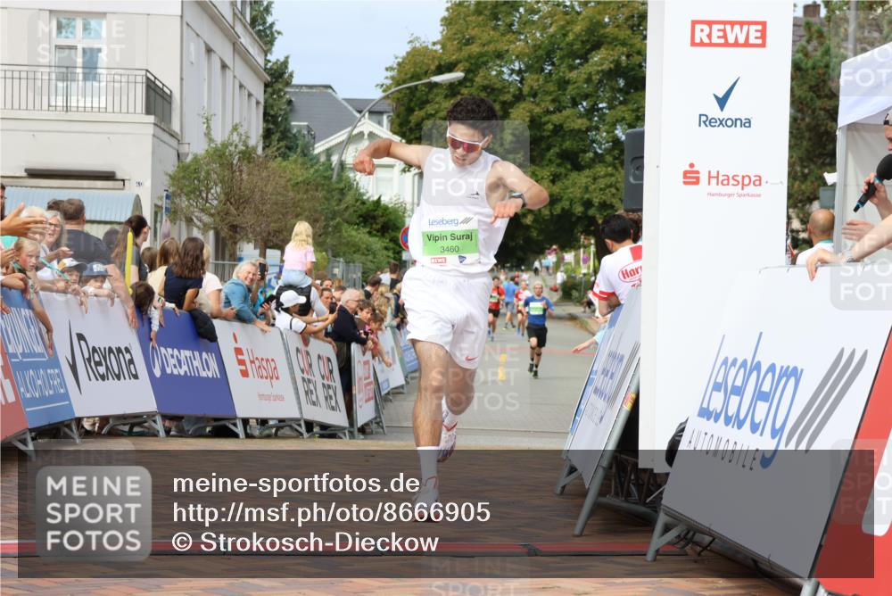 31.08.2025 - 21. Blankeneser Heldenlauf Strokosch-Dieckow http://msf.ph/oto/8666905 31.08.2025 10:57:55 Ziel 3421, 3460, 3539 meine-sportfotos.de