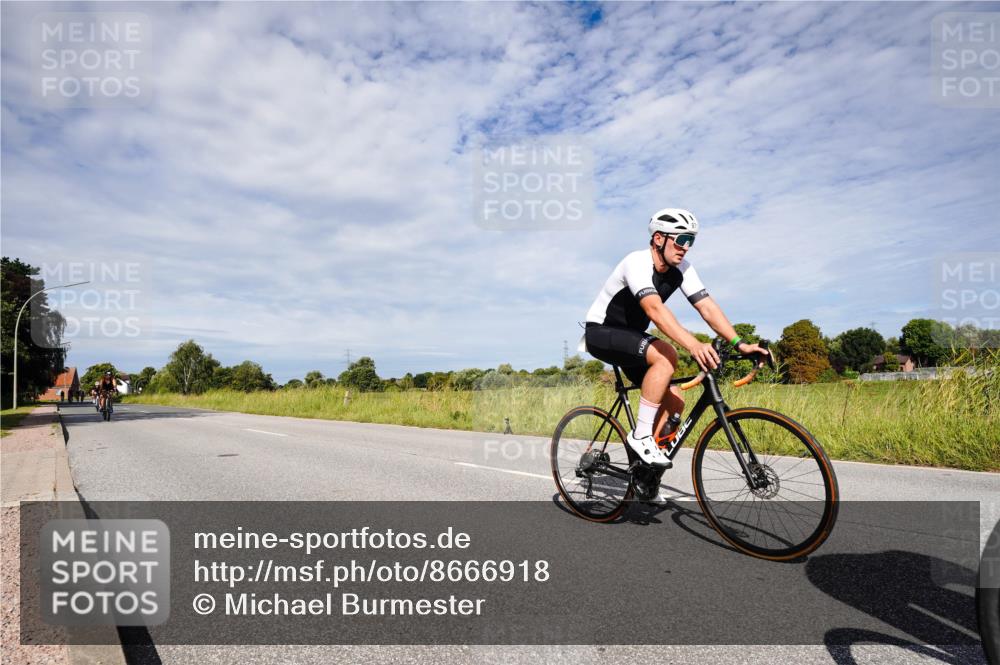 31.08.2025 - Elbe Triathlon Hamburg Michael Burmester http://msf.ph/oto/8666918 31.08.2025 10:38:33 Radfahren 783, 790, 795, 899, 971, 1077, 1109, 1274 meine-sportfotos.de