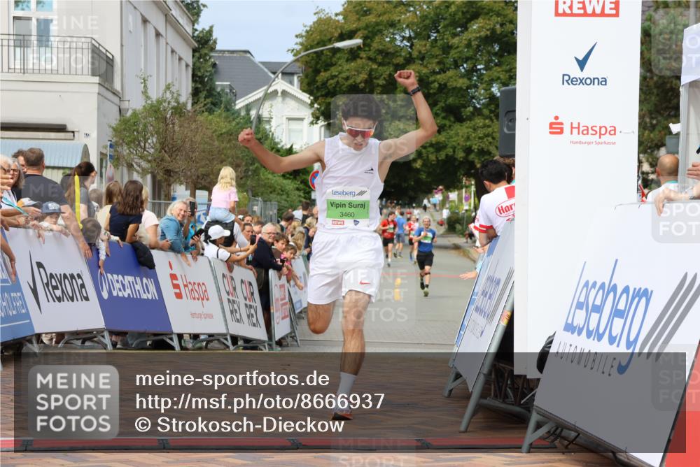 31.08.2025 - 21. Blankeneser Heldenlauf Strokosch-Dieckow http://msf.ph/oto/8666937 31.08.2025 10:57:54 Ziel 3421, 3460, 3539 meine-sportfotos.de
