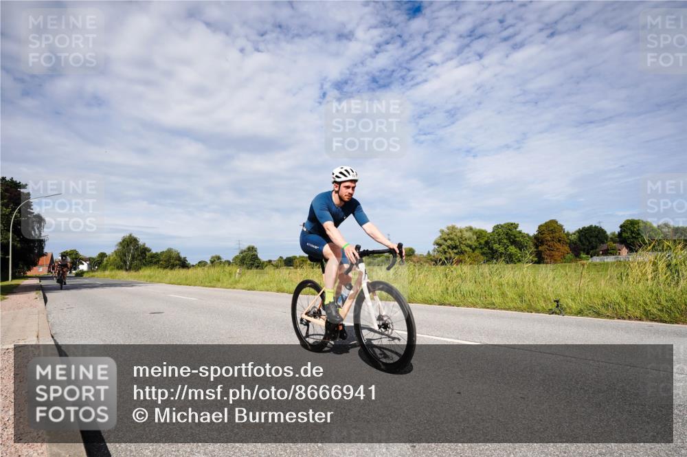 31.08.2025 - Elbe Triathlon Hamburg Michael Burmester http://msf.ph/oto/8666941 31.08.2025 10:38:58 Radfahren 995, 996, 1018, 1122 meine-sportfotos.de