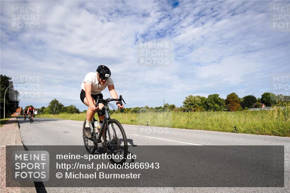 31.08.2025 - Elbe Triathlon Hamburg Michael Burmester http://msf.ph/oto/8666943 31.08.2025 10:39:00 Radfahren 995, 996, 1018, 1122 meine-sportfotos.de