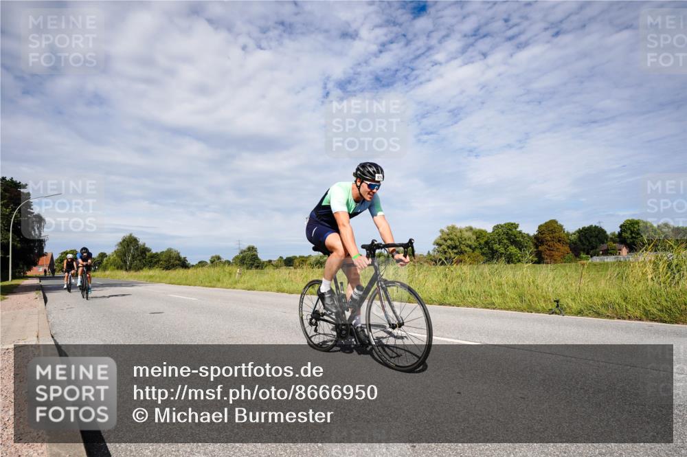31.08.2025 - Elbe Triathlon Hamburg Michael Burmester http://msf.ph/oto/8666950 31.08.2025 10:39:13 Radfahren 842, 871, 979 meine-sportfotos.de