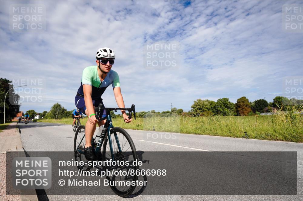 31.08.2025 - Elbe Triathlon Hamburg Michael Burmester http://msf.ph/oto/8666968 31.08.2025 10:39:30 Radfahren 836, 945, 1037, 1107, 1258, 1265 meine-sportfotos.de