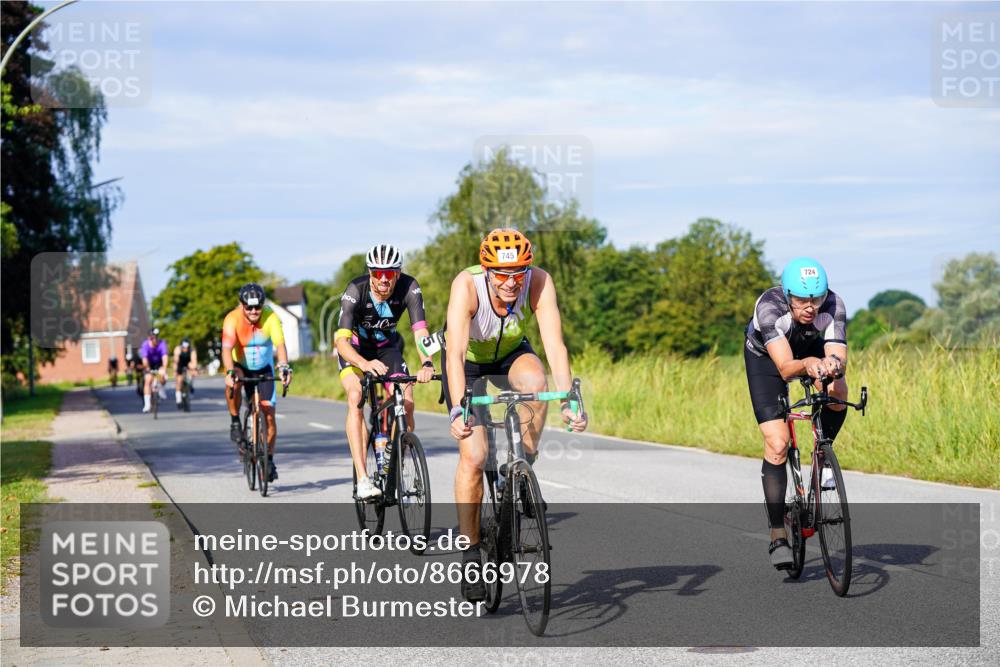 31.08.2025 - Elbe Triathlon Hamburg Michael Burmester http://msf.ph/oto/8666978 31.08.2025 09:39:29 Radfahren 346, 366, 478, 500, 511, 662, 687, 724, 745, 775 meine-sportfotos.de