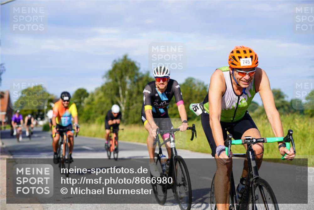 31.08.2025 - Elbe Triathlon Hamburg Michael Burmester http://msf.ph/oto/8666980 31.08.2025 09:39:30 Radfahren 346, 366, 478, 500, 511, 662, 687, 724, 745, 775 meine-sportfotos.de