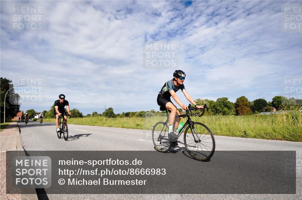 31.08.2025 - Elbe Triathlon Hamburg Michael Burmester http://msf.ph/oto/8666983 31.08.2025 10:39:42 Radfahren 762, 812, 937, 961, 964, 1075, 1091, 1149 meine-sportfotos.de