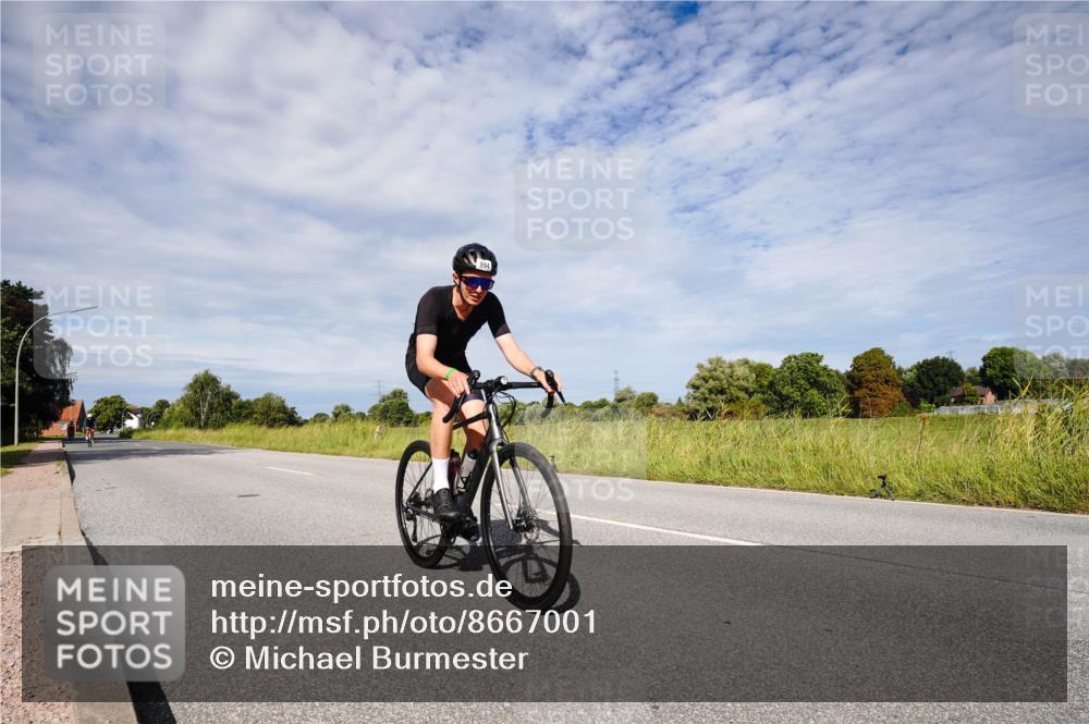 31.08.2025 - Elbe Triathlon Hamburg Michael Burmester http://msf.ph/oto/8667001 31.08.2025 10:39:56 Radfahren 962, 994, 1145, 1158 meine-sportfotos.de