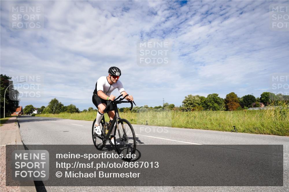 31.08.2025 - Elbe Triathlon Hamburg Michael Burmester http://msf.ph/oto/8667013 31.08.2025 10:40:08 Radfahren 997, 1095 meine-sportfotos.de