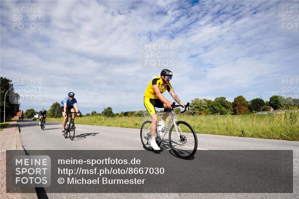 31.08.2025 - Elbe Triathlon Hamburg Michael Burmester http://msf.ph/oto/8667030 31.08.2025 10:40:44 Radfahren 818, 1039, 1043, 1060 meine-sportfotos.de