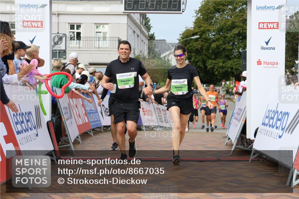 31.08.2025 - 21. Blankeneser Heldenlauf Strokosch-Dieckow http://msf.ph/oto/8667035 31.08.2025 11:16:13 Ziel 3689, 3690, 3154, 3258, 3533, 3293, 3738 meine-sportfotos.de