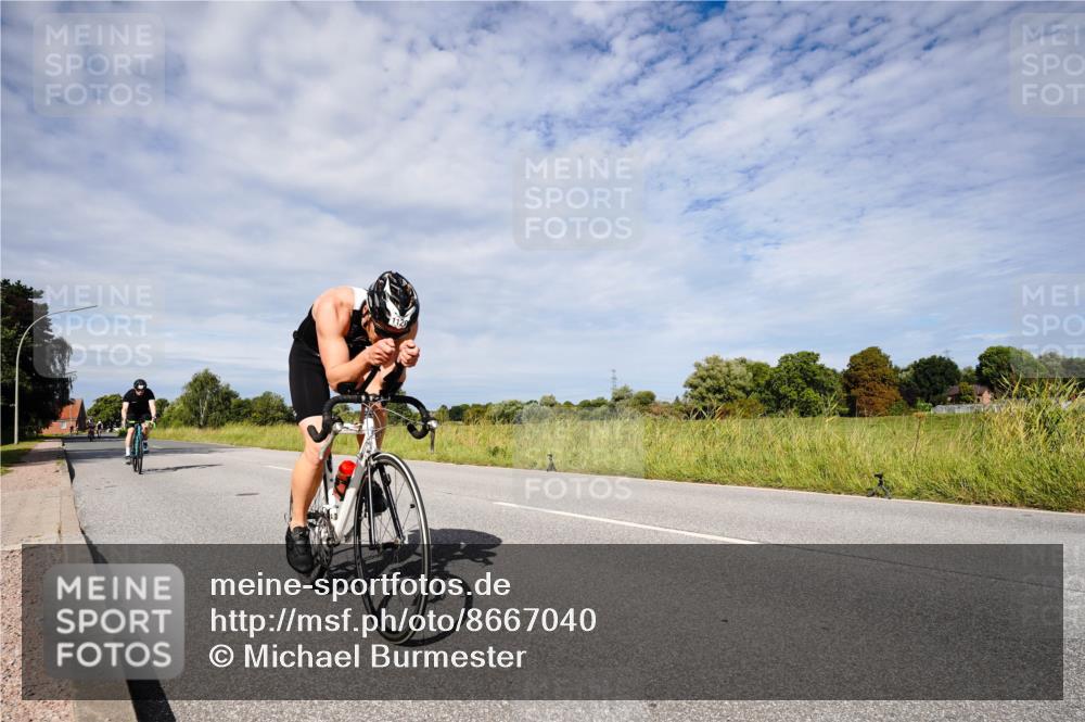 31.08.2025 - Elbe Triathlon Hamburg Michael Burmester http://msf.ph/oto/8667040 31.08.2025 10:40:53 Radfahren 792, 933, 975, 1060, 1129 meine-sportfotos.de