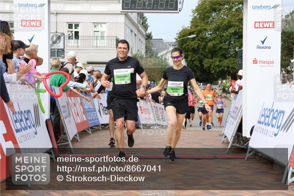 31.08.2025 - 21. Blankeneser Heldenlauf Strokosch-Dieckow http://msf.ph/oto/8667041 31.08.2025 11:16:13 Ziel 3689, 3690, 3154, 3258, 3533, 3293, 3738 meine-sportfotos.de