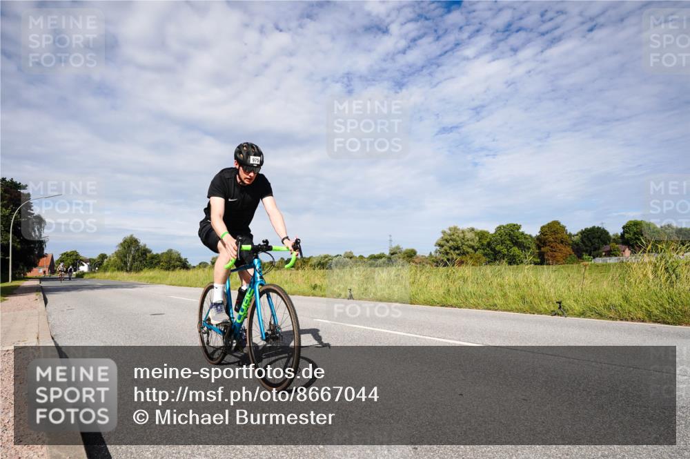 31.08.2025 - Elbe Triathlon Hamburg Michael Burmester http://msf.ph/oto/8667044 31.08.2025 10:40:54 Radfahren 792, 933, 975, 1060, 1129 meine-sportfotos.de