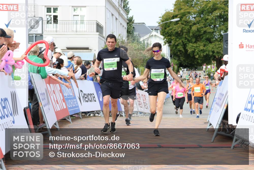 31.08.2025 - 21. Blankeneser Heldenlauf Strokosch-Dieckow http://msf.ph/oto/8667063 31.08.2025 11:16:12 Ziel 3689, 3690, 3154, 3533, 3738 meine-sportfotos.de